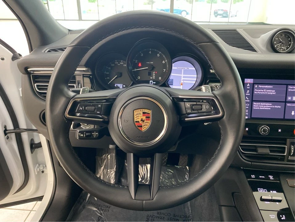 2024 Porsche Macan - Image 17 of 20