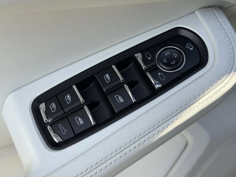 2024 Porsche Macan GTS - Image 17 of 20