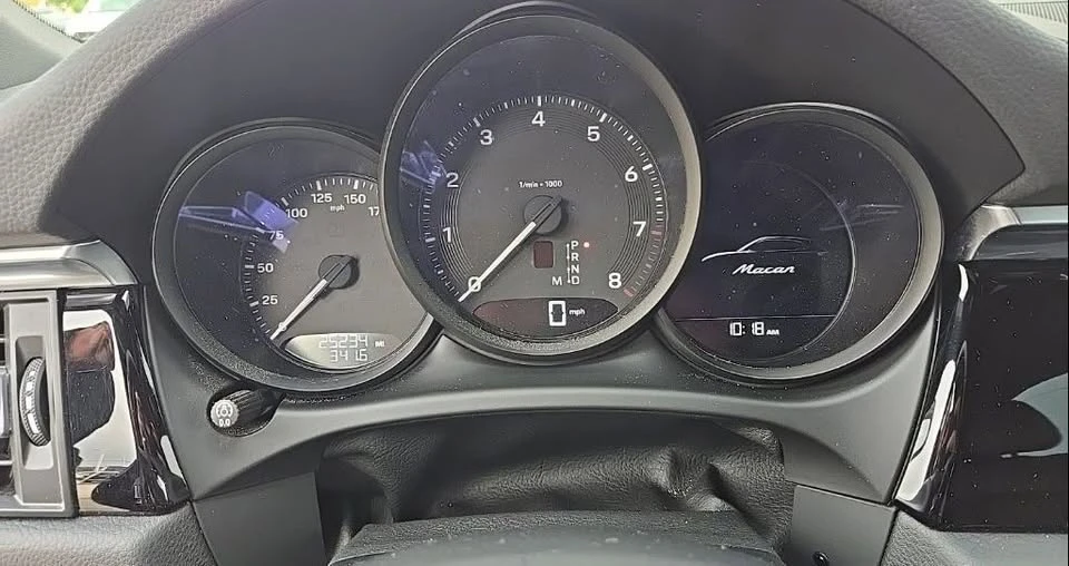 2024 Porsche Macan - Image 7 of 13