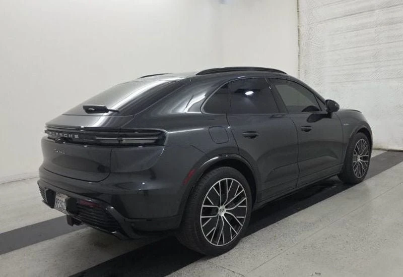 2024 Porsche Macan - Image 2 of 8