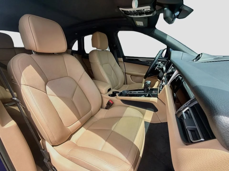 2024 Porsche Macan - Image 15 of 20