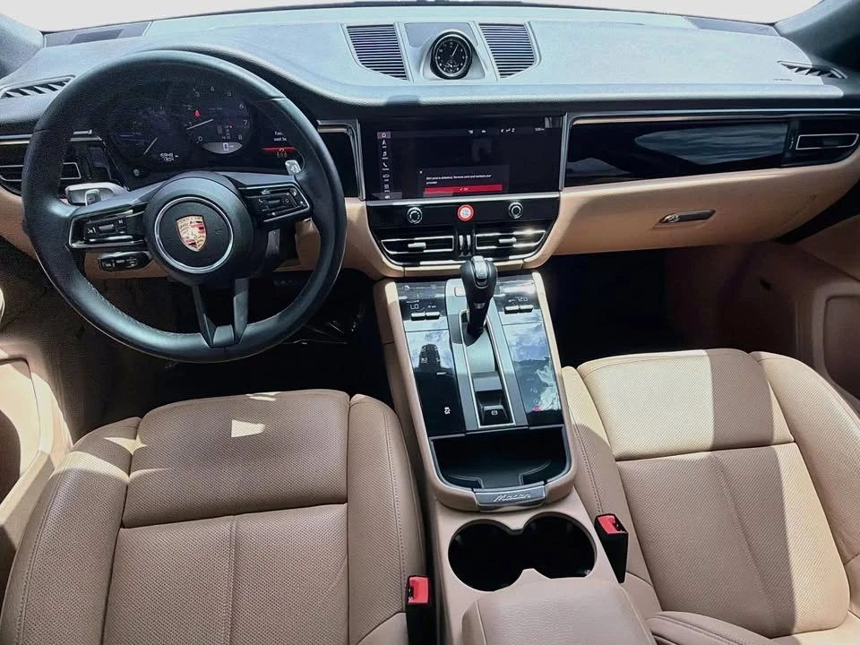 2024 Porsche Macan - Image 16 of 20