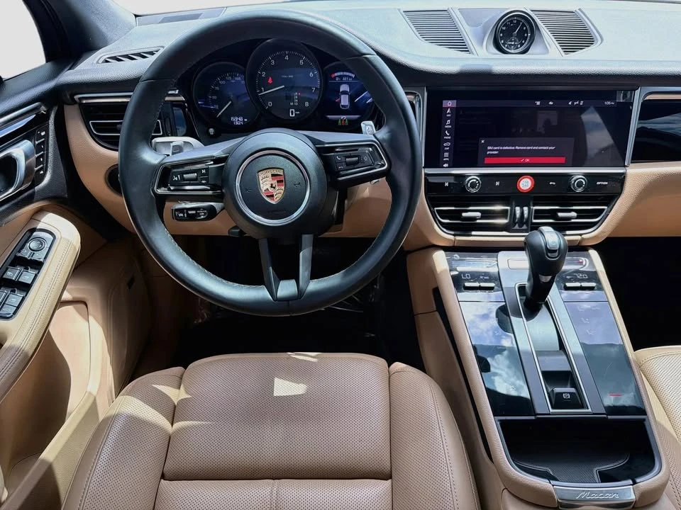 2024 Porsche Macan - Image 17 of 20