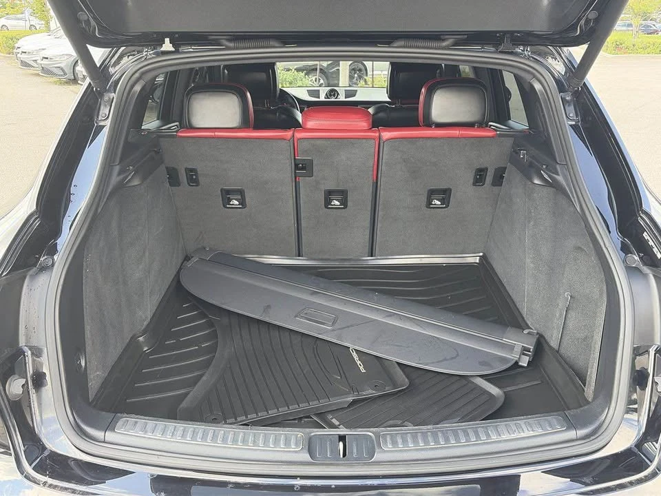 2024 Porsche Macan - Image 14 of 15