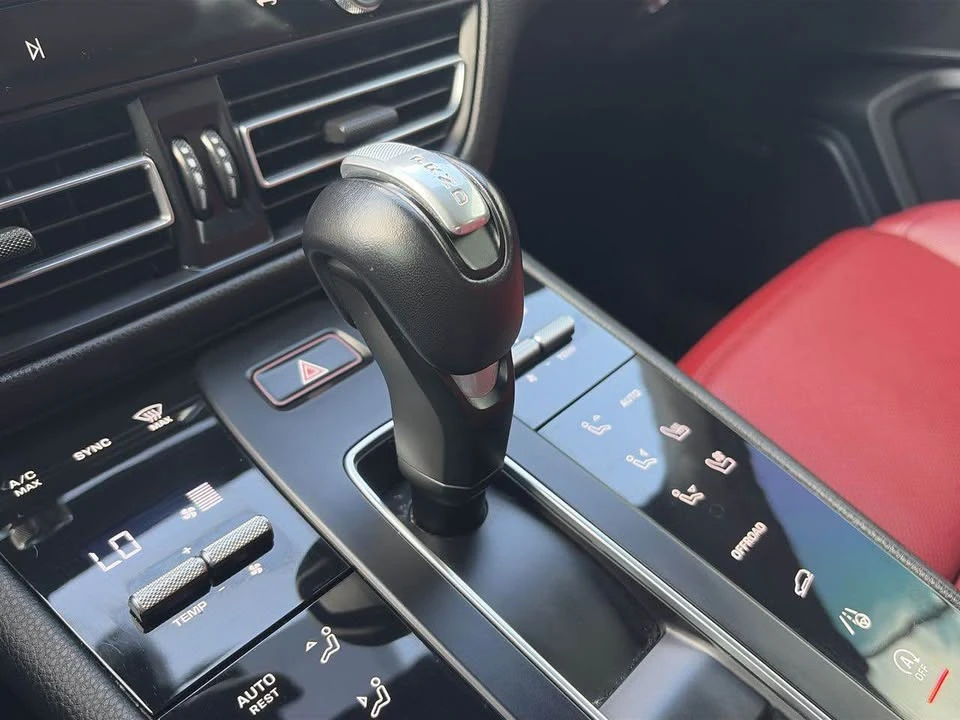 2024 Porsche Macan - Image 11 of 15