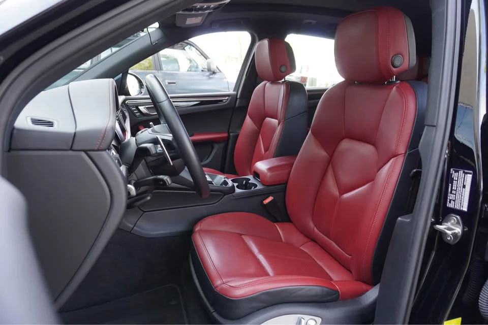 2024 Porsche Macan - Image 8 of 9