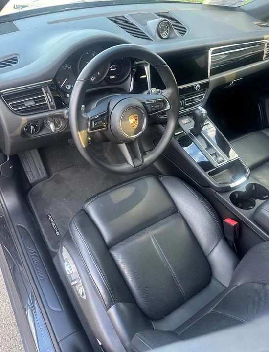 2024 Porsche Macan - Image 16 of 19