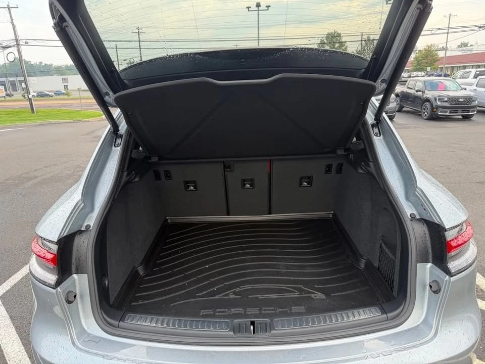 2024 Porsche Macan - Image 6 of 9