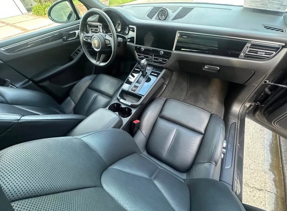 2024 Porsche Macan - Image 15 of 19