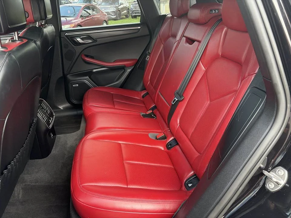 2024 Porsche Macan - Image 13 of 15