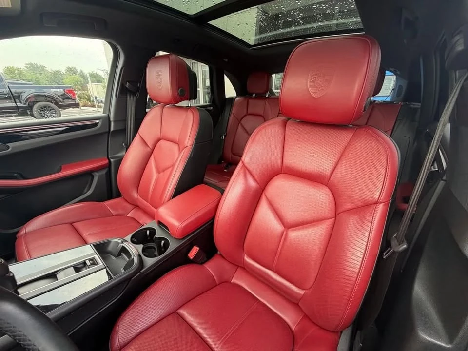 2024 Porsche Macan - Image 8 of 9