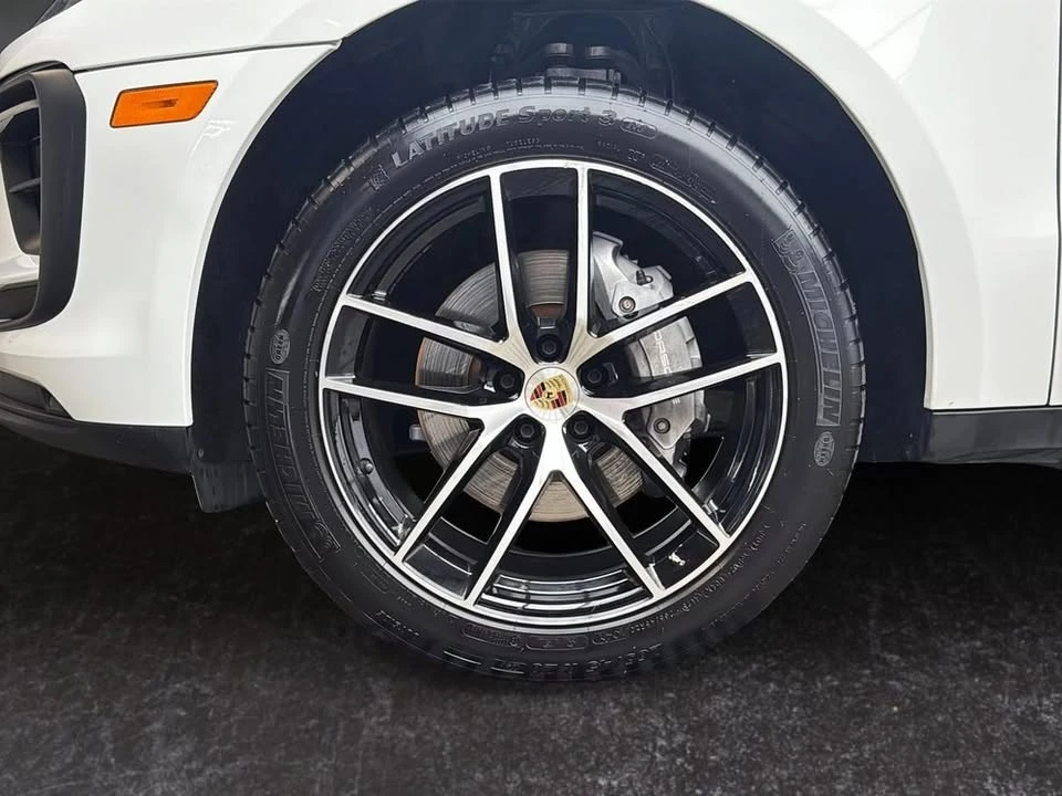 2024 Porsche Macan - Image 10 of 10