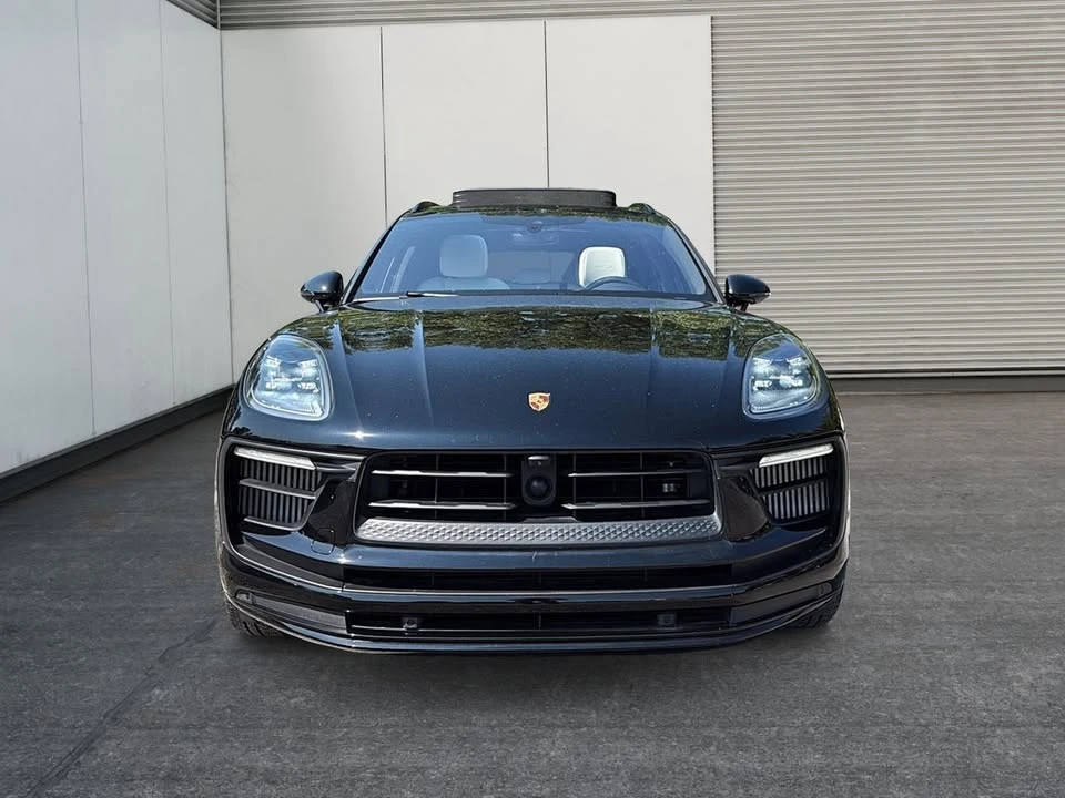 2024 Porsche Macan - Image 2 of 10