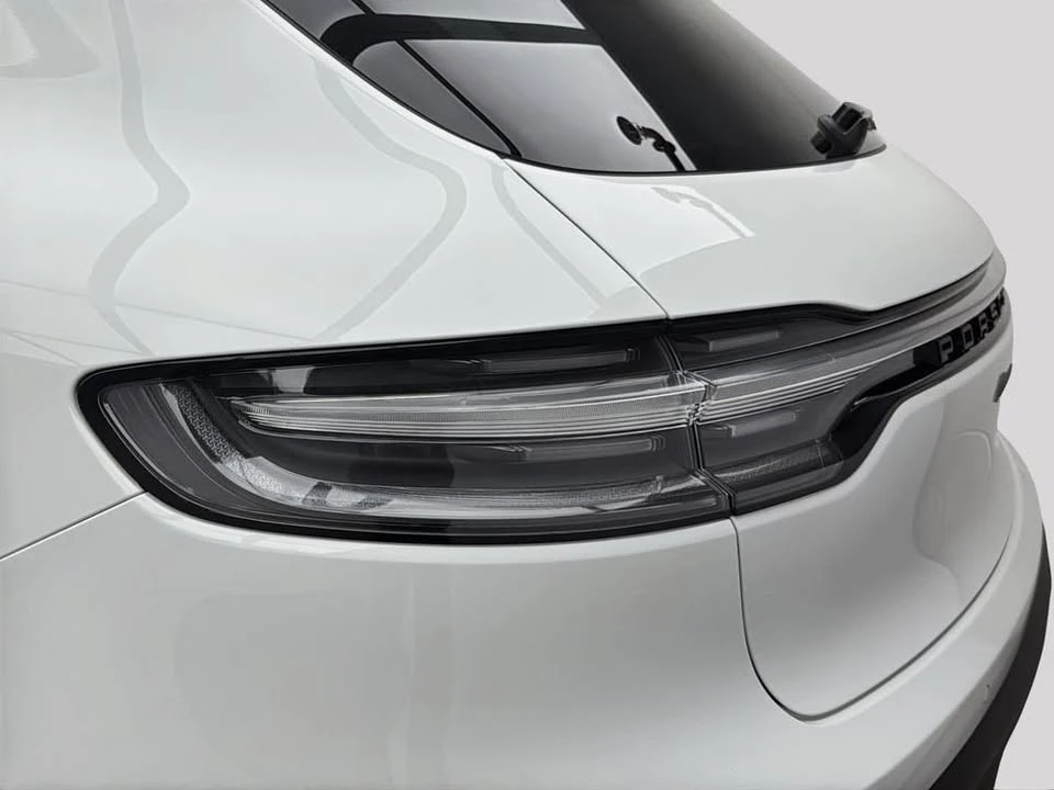 2024 Porsche Macan - Image 9 of 10