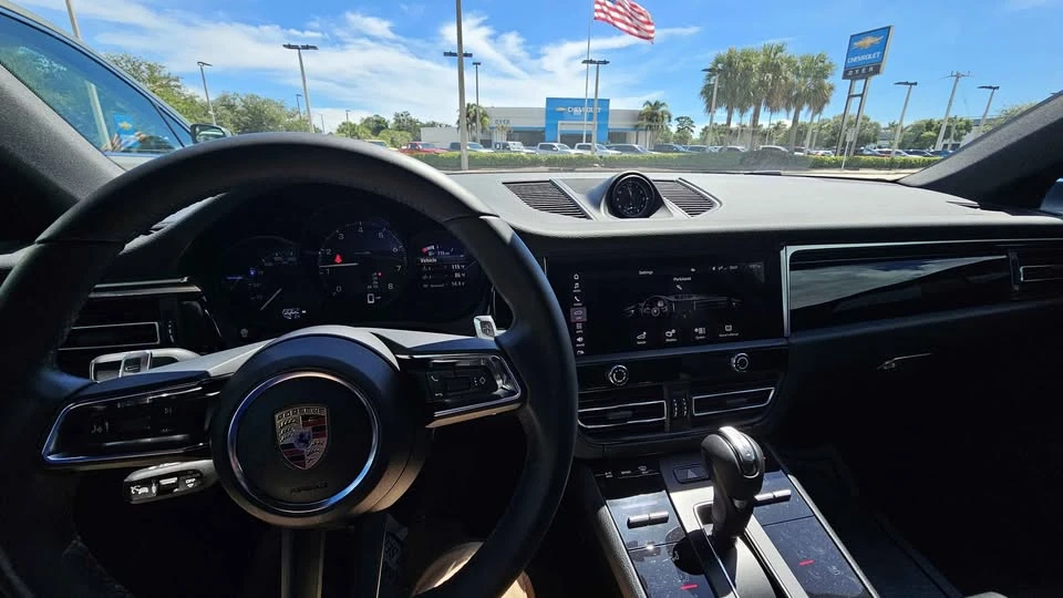 2024 Porsche Macan - Image 7 of 13