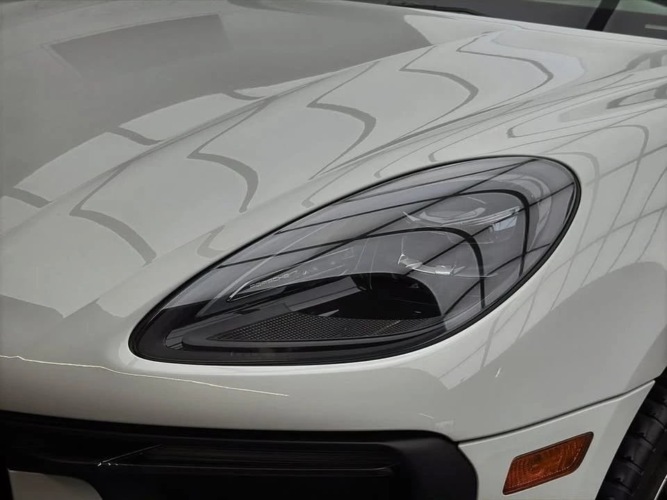 2024 Porsche Macan - Image 8 of 10
