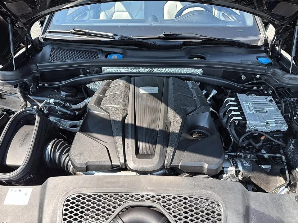 2024 Porsche Macan - Image 8 of 10