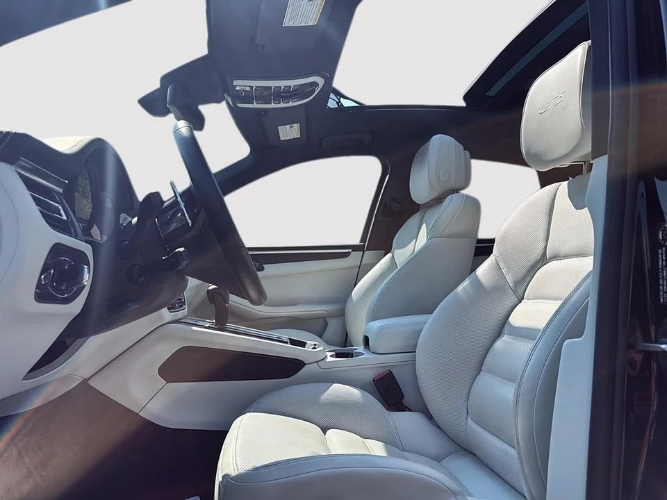 2024 Porsche Macan - Image 9 of 10