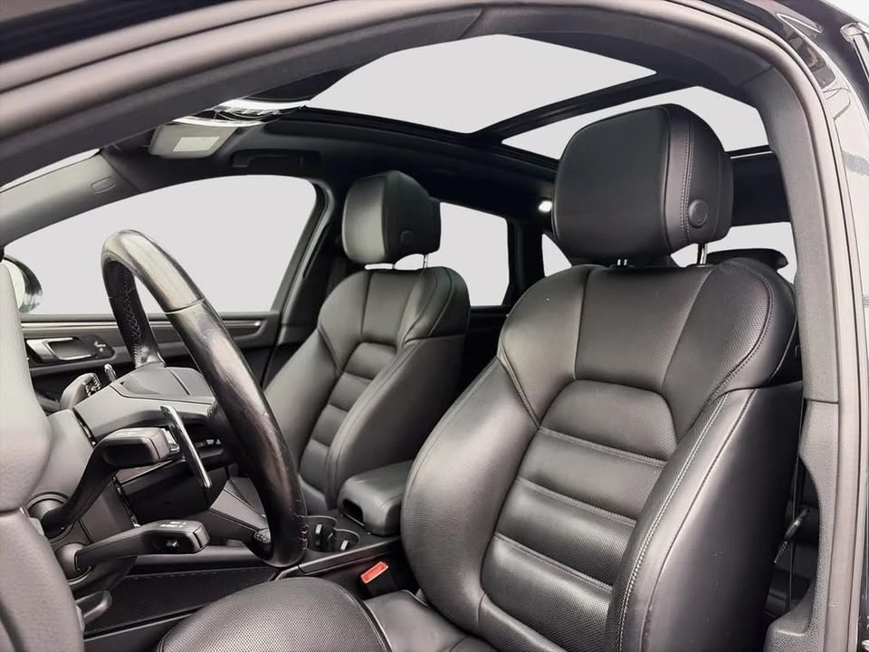 2024 Porsche Macan - Image 5 of 10