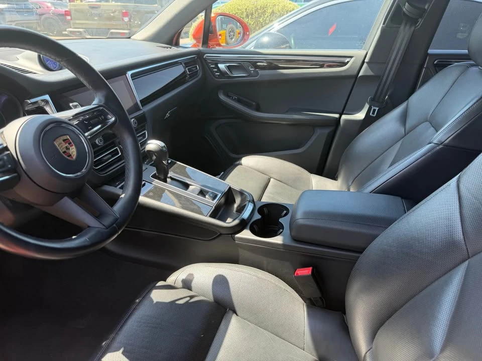 2024 Porsche Macan - Image 6 of 7