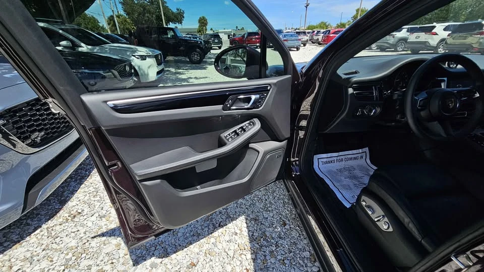 2024 Porsche Macan - Image 8 of 13