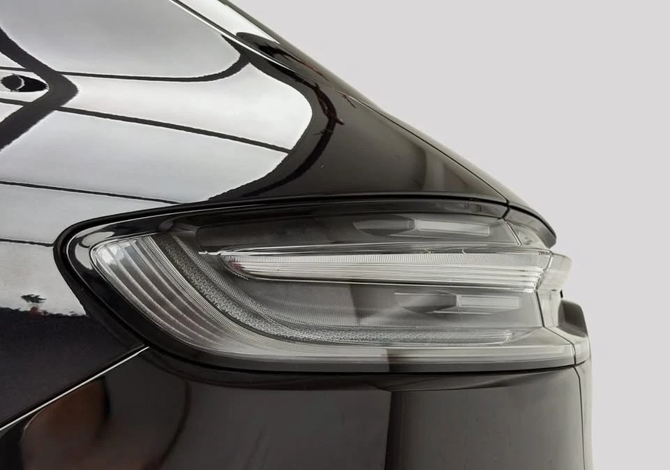 2024 Porsche Macan - Image 9 of 10