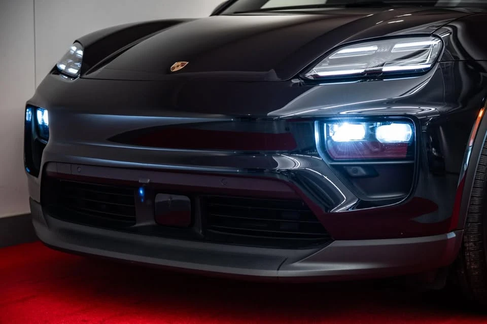 2024 Porsche Macan - Image 3 of 10