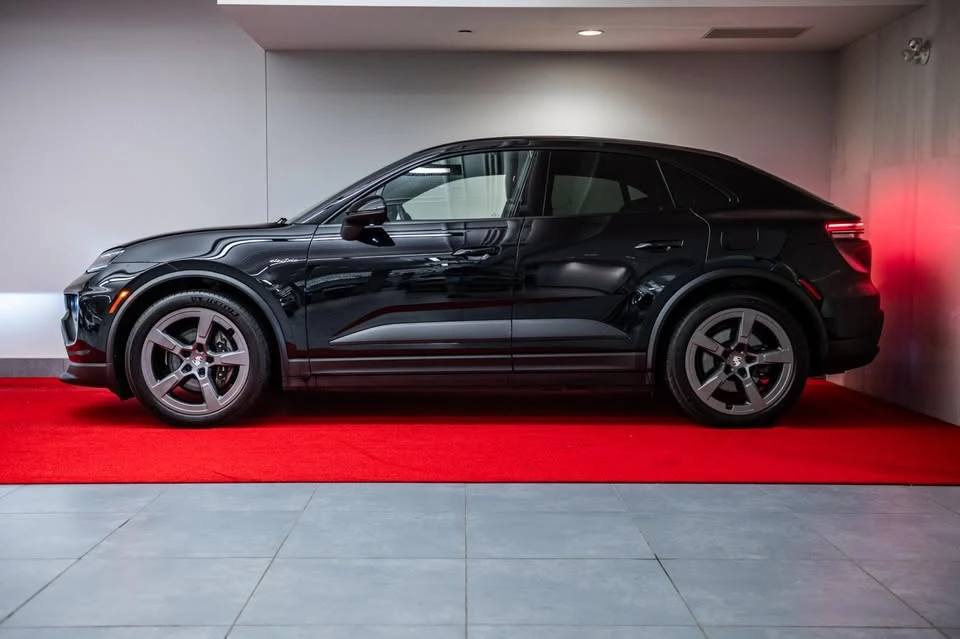 2024 Porsche Macan - Image 5 of 10