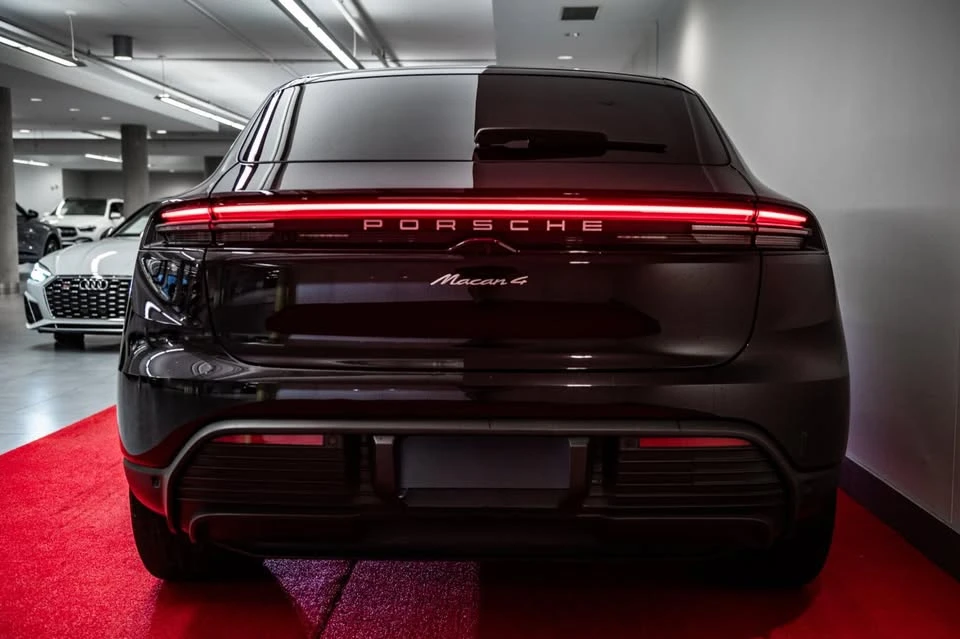 2024 Porsche Macan - Image 7 of 10