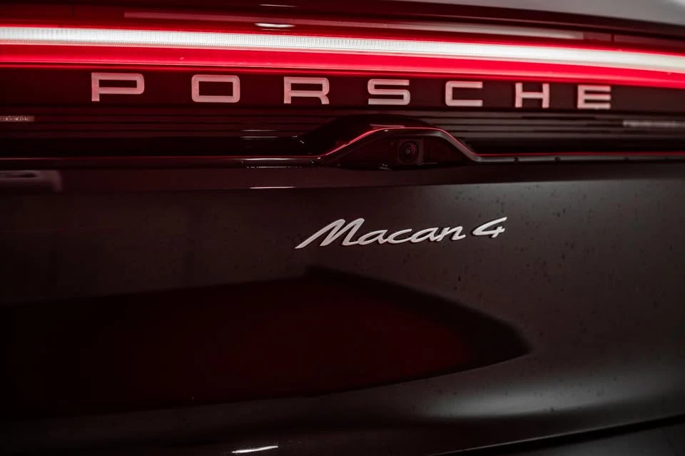 2024 Porsche Macan - Image 8 of 10