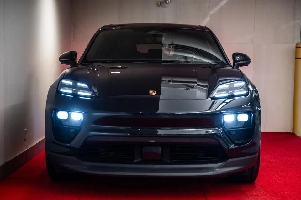 2024 Porsche Macan - Image 2 of 10