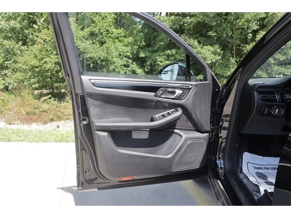 2024 Porsche Macan - Image 10 of 19