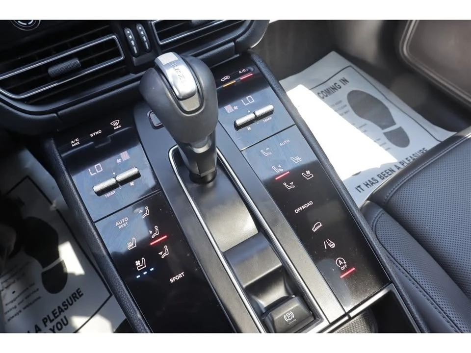 2024 Porsche Macan - Image 14 of 19