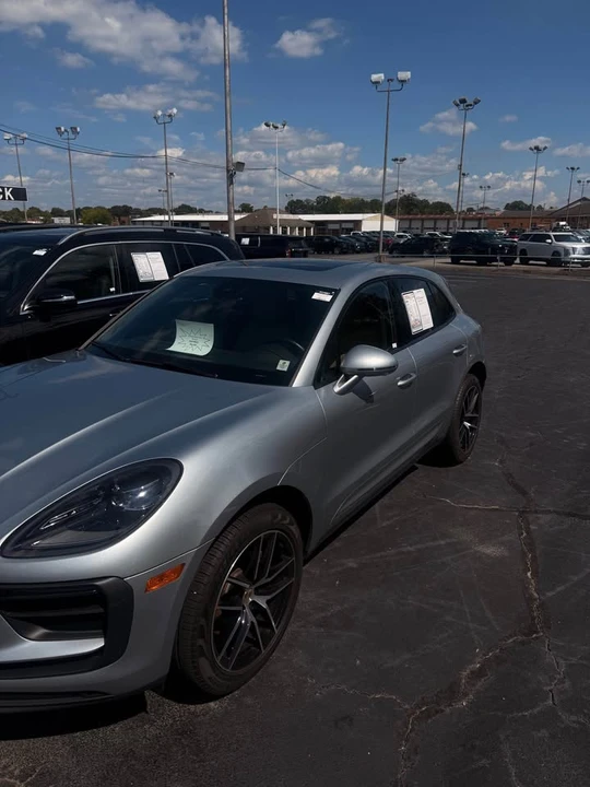 2024 Porsche Macan - Image 2 of 2