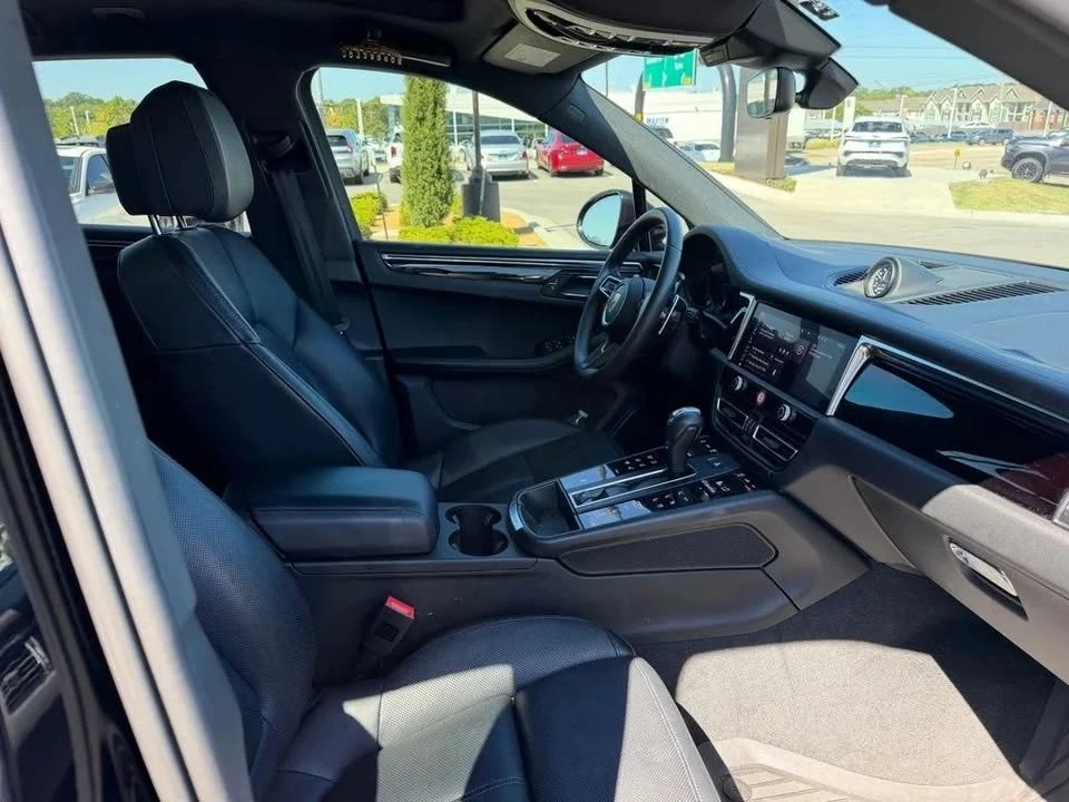 2024 Porsche Macan - Image 10 of 18