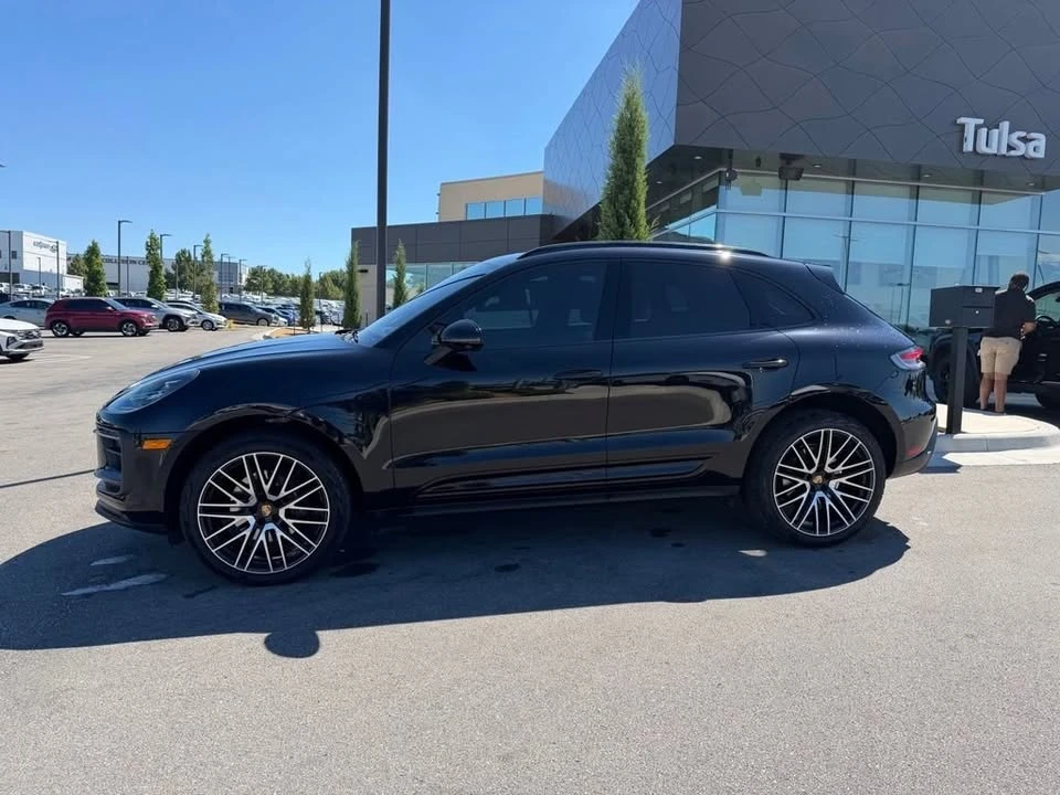 2024 Porsche Macan - Image 2 of 18