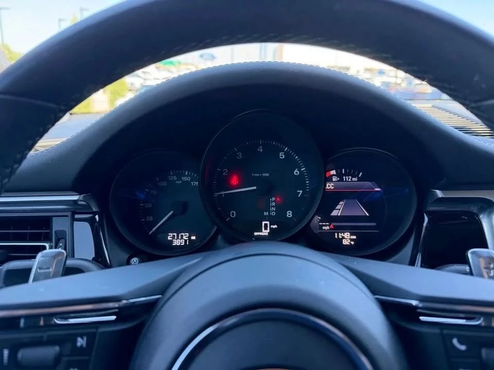 2024 Porsche Macan - Image 14 of 18