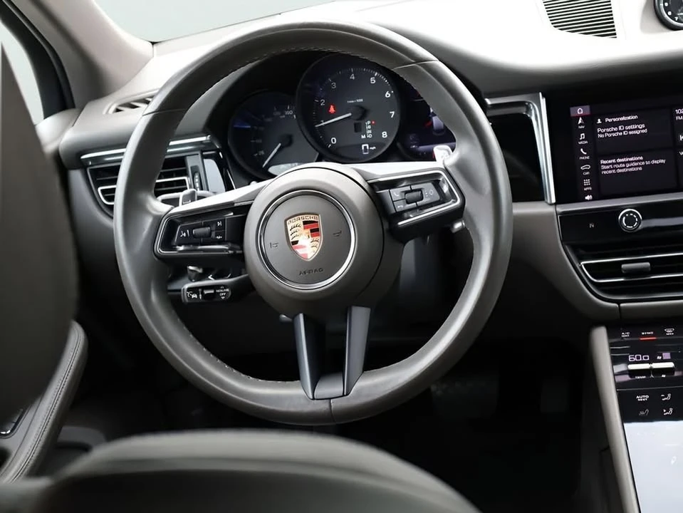 2024 Porsche Macan - Image 20 of 20
