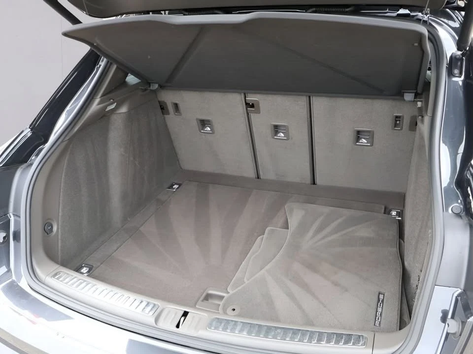 2024 Porsche Macan - Image 17 of 20