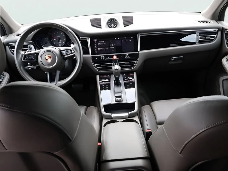 2024 Porsche Macan - Image 19 of 20