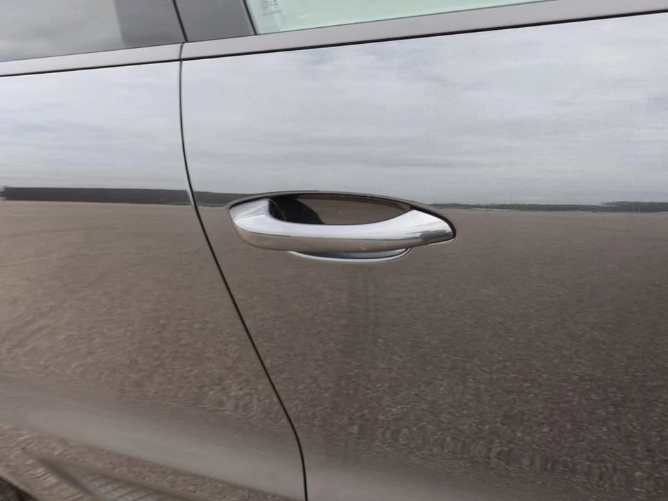 2024 Porsche Macan - Image 16 of 20