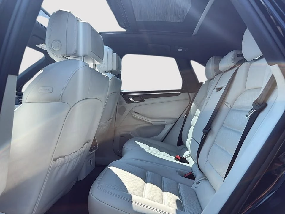 2024 Porsche Macan - Image 10 of 10