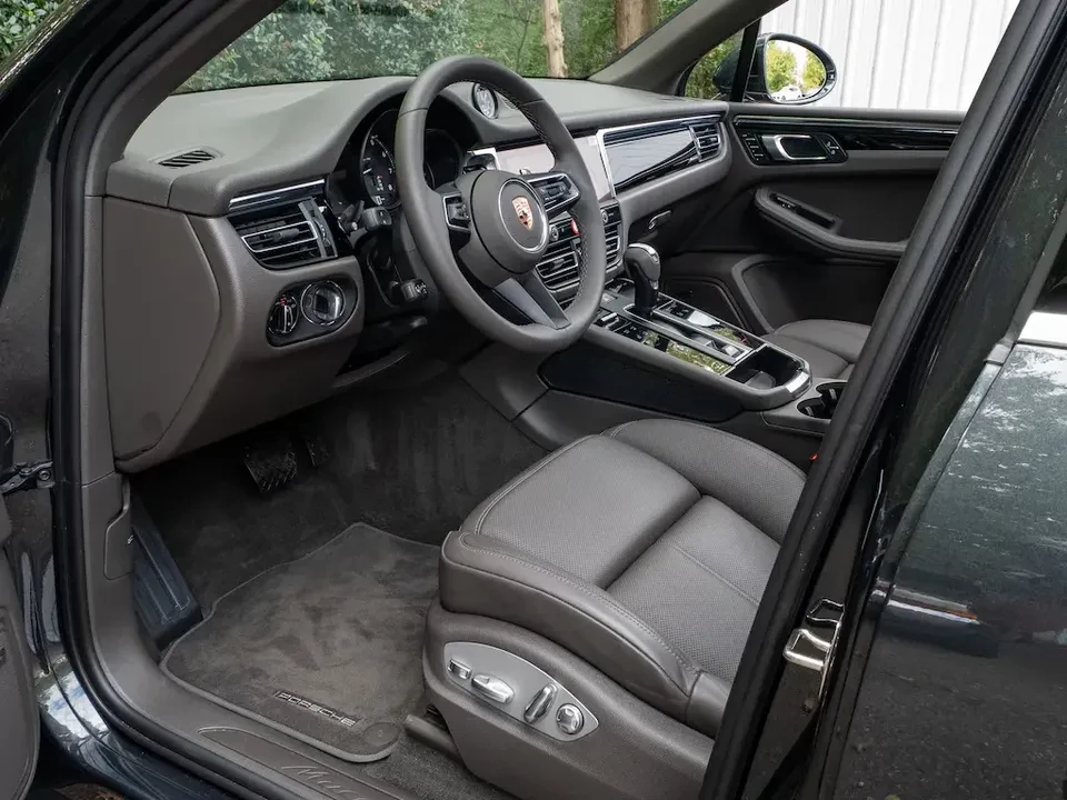 2024 Porsche Macan - Image 4 of 5