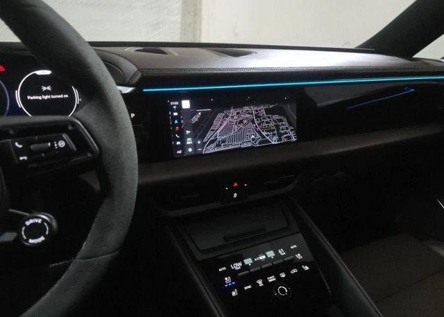 2024 Porsche Macan - Image 4 of 9