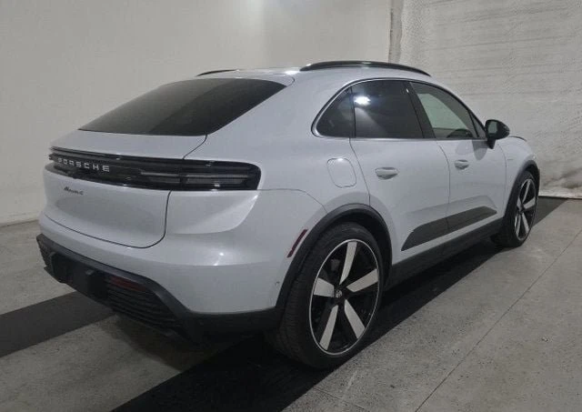 2024 Porsche Macan - Image 5 of 9