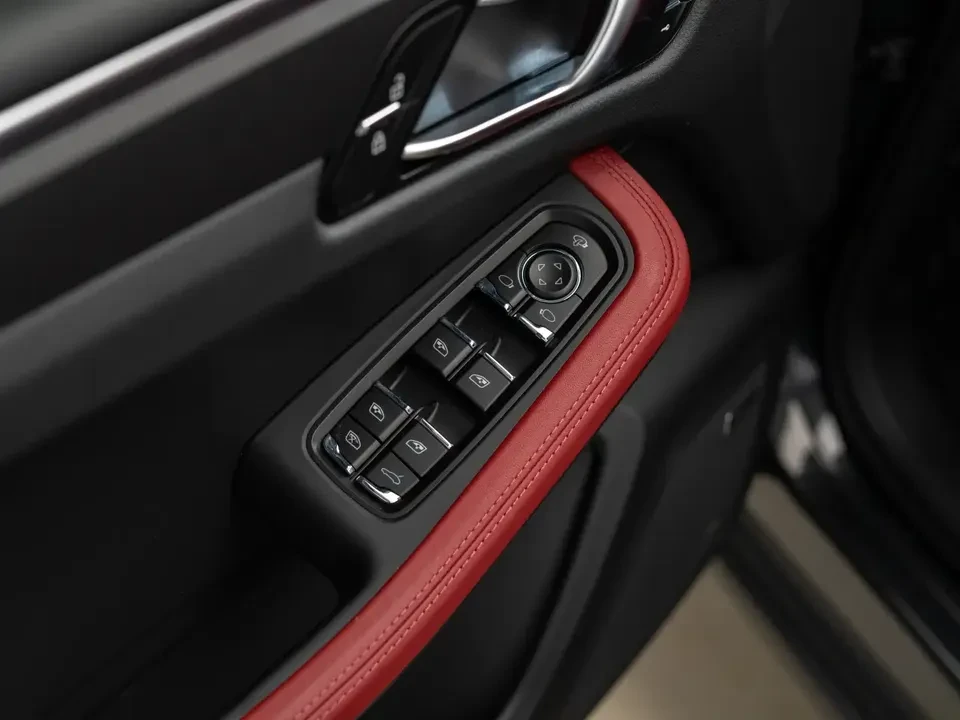 2024 Porsche Macan - Image 20 of 20