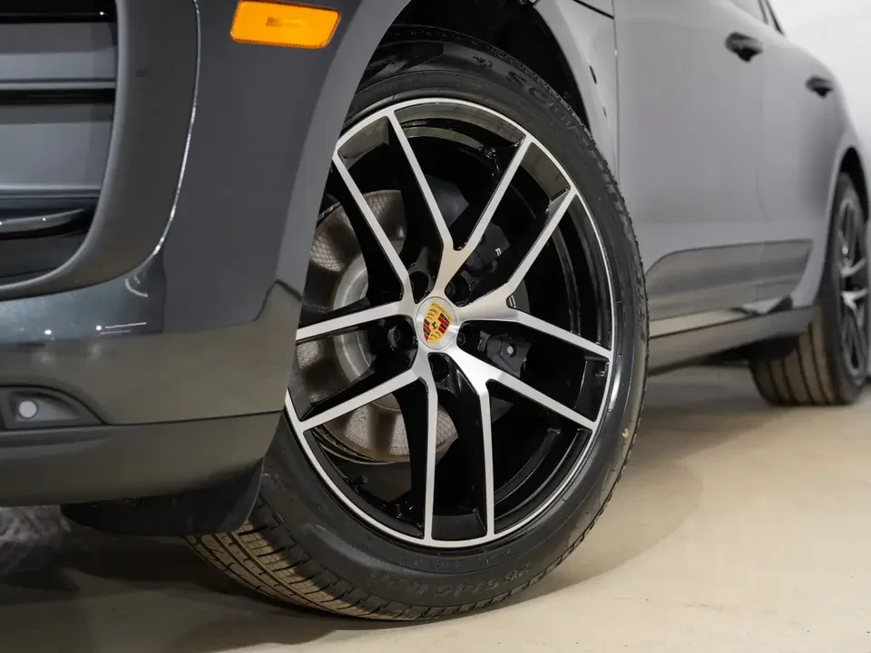 2024 Porsche Macan - Image 14 of 20