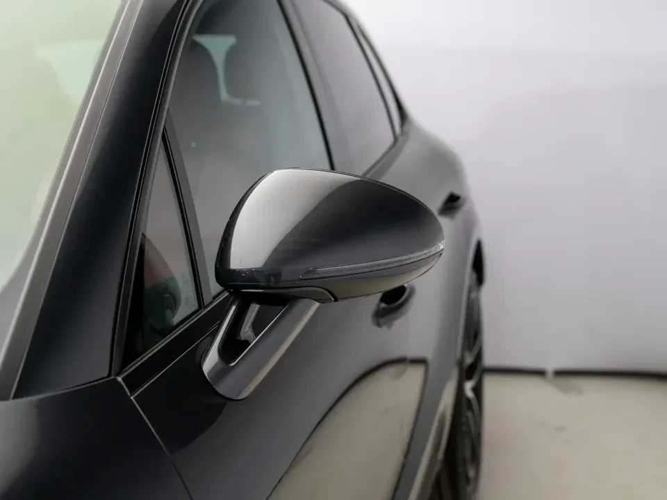2024 Porsche Macan - Image 13 of 20