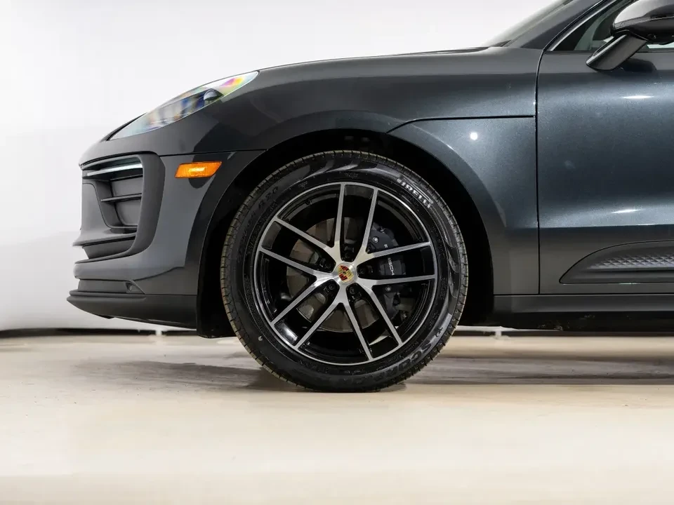 2024 Porsche Macan - Image 16 of 20
