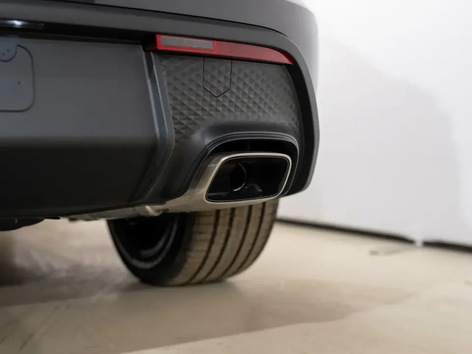 2024 Porsche Macan - Image 15 of 20